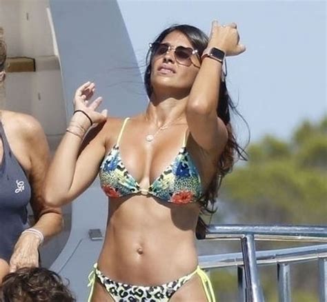 Antonela Roccuzzo Snapped In Bikini At A Yacht In Spain Jul