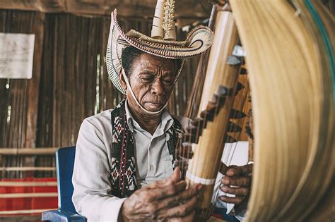 Sasando merupakan alat musik tradisional dari kepulauan rote, nusa tenggara timur. Indonesia.go.id - Alat Musik Indonesia yang Mendunia