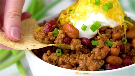 This hearty chili recipe from the pioneer woman has a perfect blend of seasonings, ground beef, and beans. The Pioneer Woman Chili - YouTube