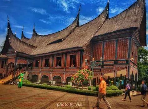 Sedangkan yang kubawa tertinggal di stasiun kereta waktu aku datang. Tempat Hunting Foto di Jakarta Terbaru 2020 Paling Hits ...