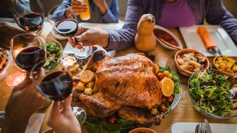Why Your Thanksgiving Meal Should Be At A Restaurant This Year
