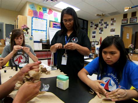 How A Teacher Is Inspiring Greatness In Presidio Texas Cbs News