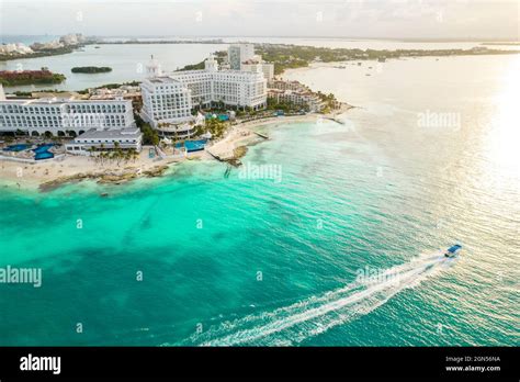 Cancun Hotel Zone Beach Hi Res Stock Photography And Images Alamy