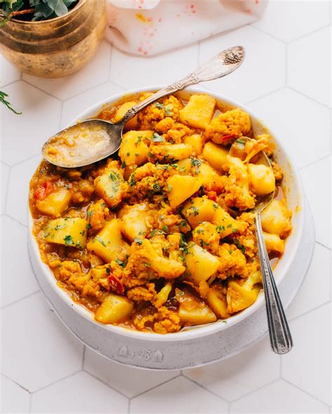 Aloo Gobi Indian Cauliflower And Potato Curry Foodess