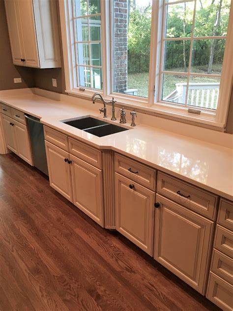 The custom kitchen countertop chicago team at dtk stone works wants your kitchen to be picture perfect, so give us a call. White Kitchen Countertops with Beautiful Double Edge ...