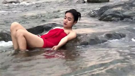 How To Beautiful Khmer Women Take Bath In The River At Pailin Province