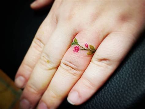 Tatuajes de anillo joyería de tinta que te hará lucir elegante ActitudFem