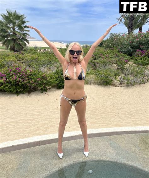 Kristin Chenoweth Flaunts Her Sexy Bikini Body