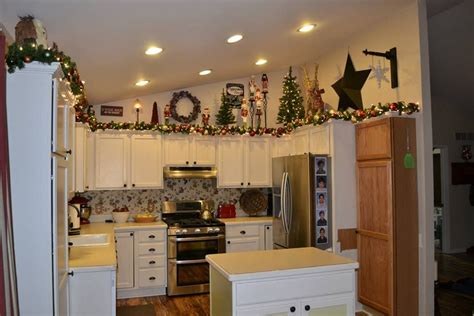 And adding a few extra christmas touches go a ling way! love love LOVE the garland and decorations above the cabinet!!! | Above cabinets, Decor, Home decor