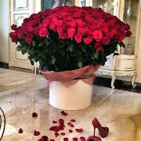 5 x big bouquet ideas 5 may 2021 12 may 2021 rosalie magriet 292 views 0 comments big bouquets , bouquet , funny how flowers do that , inspiration , summer flowers make us happy and comfort us when we need it! Huge bouquet of red roses | Roses bouquet gift, Flowers wine