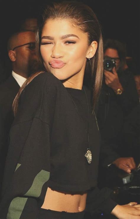 Pin By J U L E S On C E L E B S Zendaya Style Zendaya Outfits