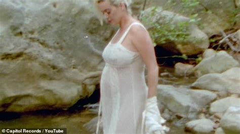 Pregnant Katy Perry Strips Completely Naked And Shows Off Her Baby Bump In Daisies Music Video
