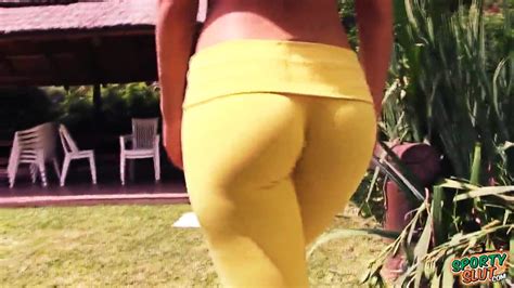 Wife Cameltoe N Ass Outdoor Stretching And Yoga Tight Yoga Pants Xxx