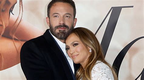 Jlo And Ben Affleck Are Engaged The Singer Shows Off Her Huge Diamond
