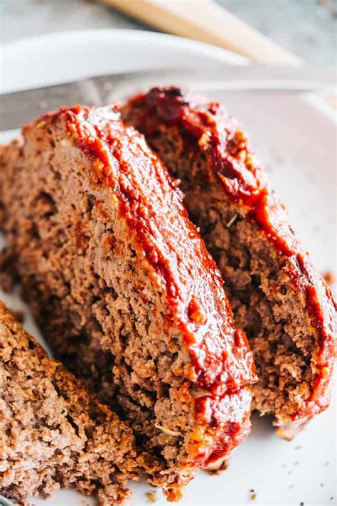 It is the juiciest and tenderest meatloaf i've ever made. Easy Meatloaf Recipe | The Best Meatloaf Recipe - Diethood