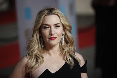 kate winslet says criticism of rose on the door in ‘titanic involved body shaming ‘borderline