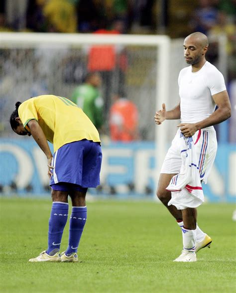 «portugal pode, deve e tem obrigação de fazer muito mais». "Seleção de 2006 ria muito e não jogou nada", compara ...