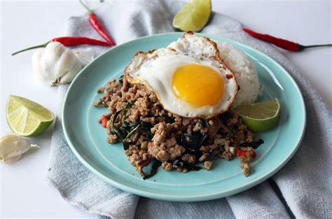 Thai basil beef (aka pad graw prow). Thách thức độ cay cùng ẩm thực Thái Lan