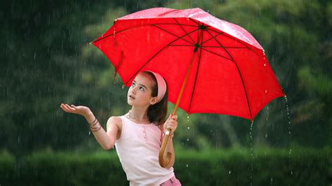 Little Girl In Rain With Umbrella 4k Wallpaperhd Photography