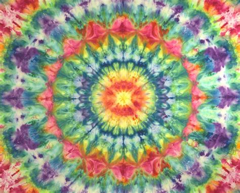 Folding techniques sunburst tie dye patterns. Two Ways to Fold Mandalas - Mythic Seam in 2020 | Tie dye ...
