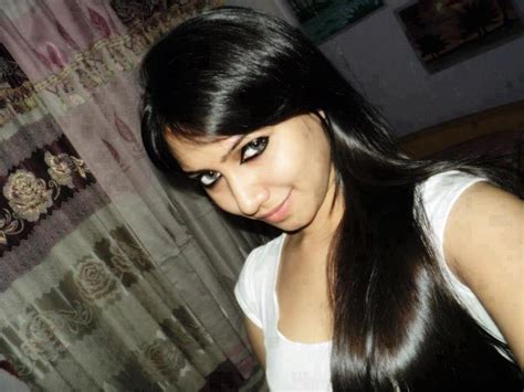 Desi Pakistani Girl Neha In Naughty Style Cute Picture Araregemini