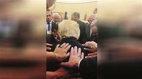 trump seen praying during oval office meeting with evangelical leaders fox news