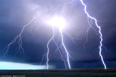 Storm Chaser Pictures Spectacular Lightning Strikes During 50000 Mile