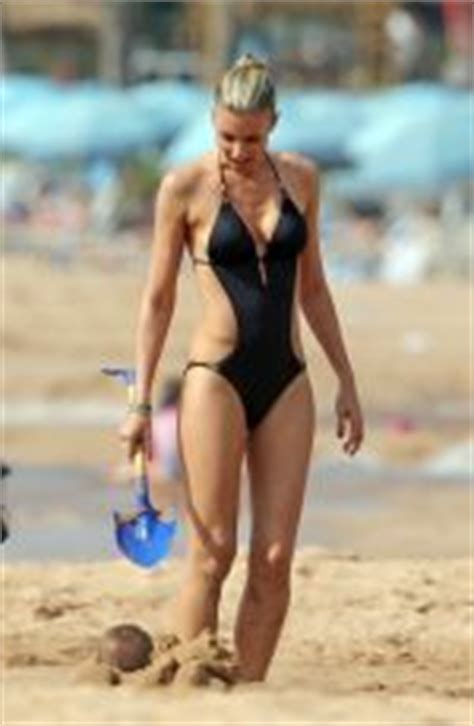 Paige Butcher In Swimsuit At A Beach In Maui Hawtcelebs
