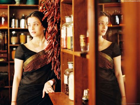 Aishwarya Rai In Black Saree Wallpapers