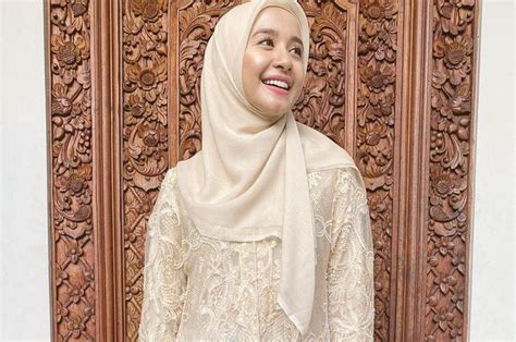 Tren Kebaya Hijab 2020 Gaya Kondangan Santun Nan Anggun Ala Laudya
