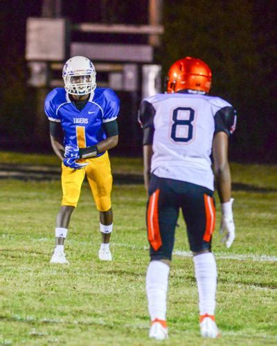 East Feliciana Tigers Take Down Westlake 32 27 In Home Win East