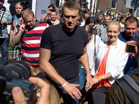 Alexei nawalny kämpft gegen korruption in russland und ist einer der prominentesten kritiker von staatschef wladimir putin. Machtspiele: Kremlkritiker Nawalny vorerst wieder frei ...