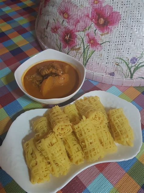 Roti jala, roti kirai or roti renjis is a popular malay and minangkabau tea time snack served with curry dishes which can be found in indonesia, malaysia and singapore. Roti Jala