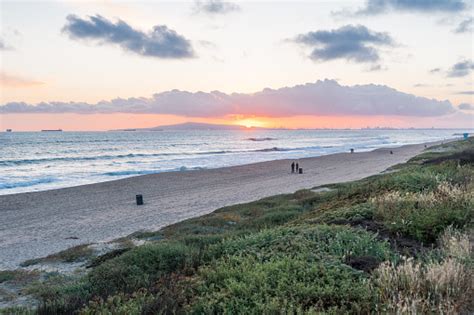 Shop favorite brands, book real experiences, and stay anywhere. Sonnenuntergang In Huntington Beach Kalifornien Stockfoto ...