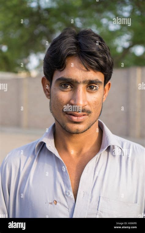 Ritratto Di Un Giovane Uomo Pakistano Multan Pakistan Foto Stock Alamy