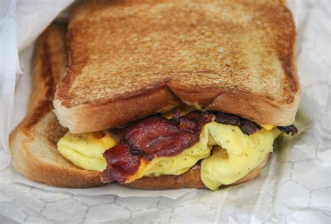 Quiznos food tends to be high in sodium, but there are some breakfast items that come in under 1,000 milligrams. Best Fast-Food Breakfasts at National and Large Regional ...