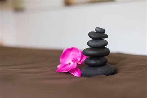 Floadvisor 31 5 Things You Didn’t Know About Hot Stone Massages Clinical Massage And Spa Aruba