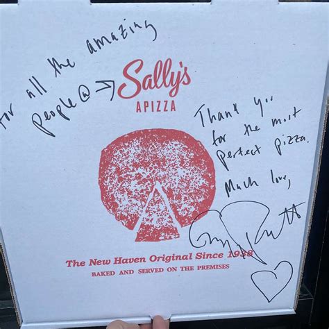 Gwyneth Paltrow Stops By Sallys Apizza In New Haven
