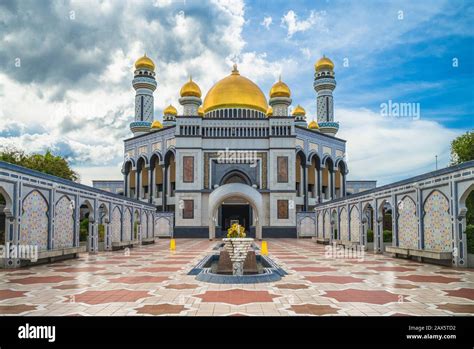 Jame Asr Hassanil Bolkiah Mosque In Brunei Stock Photo Alamy