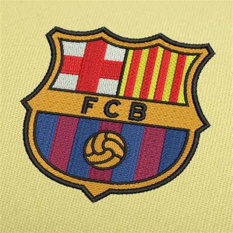 Futbol club barcelona, more commonly known as barcelona, is a famous professional football club from barcelona, catalonia, spain. Matriz o Picajes de Bordados de Escudo del Fútbol Club ...