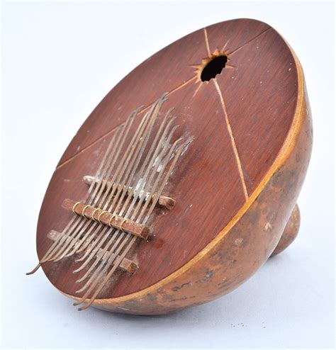 Kalimba Instrumento Musical Africano Executado Em Caba