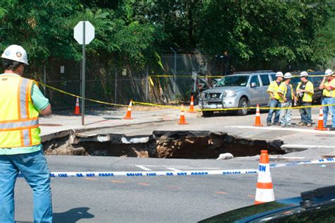 Hole Y Moly Sinkhole Swallows Sunset Park Intersection Brooklyn Paper