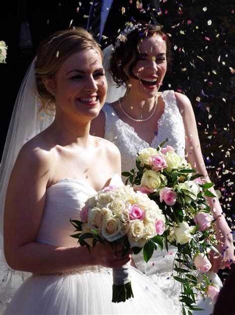 Rose Ellen Dix Love These Two Ahhhh Rose And Rosie Lesbian Bride Cute Lesbian Couples Lesbian