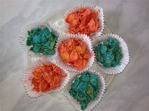 Pâtisseries Gourmandises Roses des sables au chocolat blanc coloré