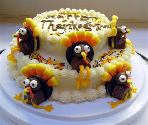 Whether you were tasked with roasting the turkey or bringing a dessert—why not both? Thanksgiving Cakes - Decoration Ideas | Little Birthday Cakes