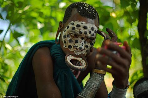 Ethiopian Tribesmen Pictured Taking Part In Dangerous Near Naked