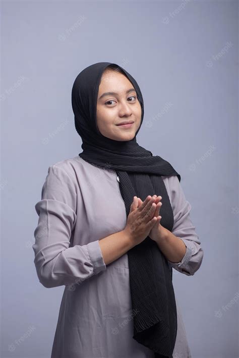 Premium Photo Woman Wearing A Hijab Greeting Isolated On White Background