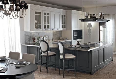 Scic entra nel cuore delle case italiane verso la fine degli anni '40, con le sue cucine dal design moderno e avanguardistico. Cucine stile inglese: atmosfere calde, tanto legno e cura ...