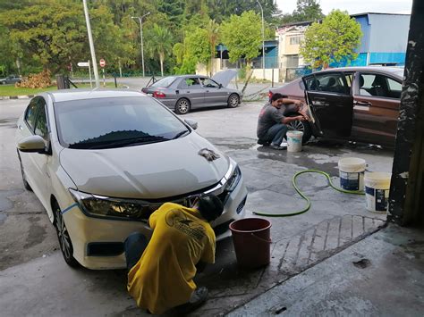 Kelar makan jhoni pun menyalakan tv dan menonton acara musik. Bengkel Cat Kereta NEGERI SEMBILAN - TC Autospray Work