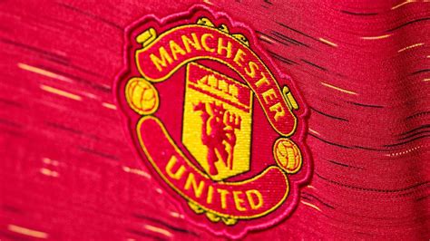Chocolate cake with hand cut man utd logo, with matching vanilla cupcakes. Man United's 2020-21 home kit design inspired by club's ...